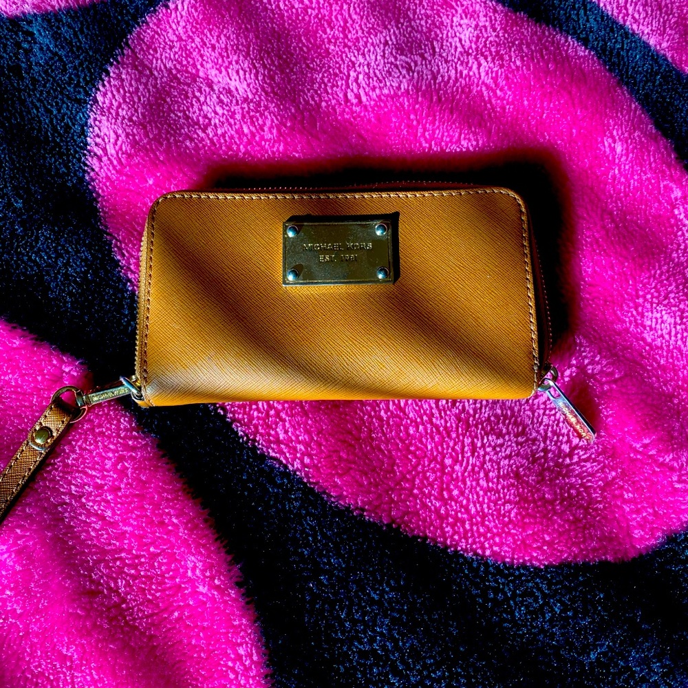 Michael Kors wristlet